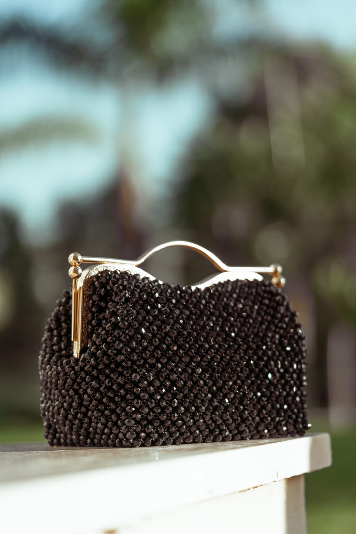 Pochette perlée à fermoir doré, faite main